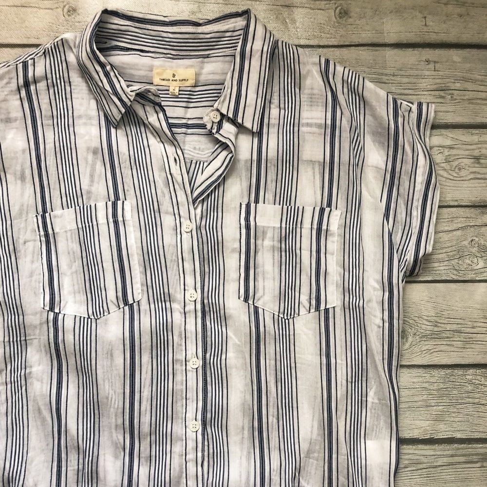 Thread and Supply button down top- medium - Picture 5 of 9